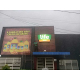 letreiro luminoso para fachada de loja Marinópolis